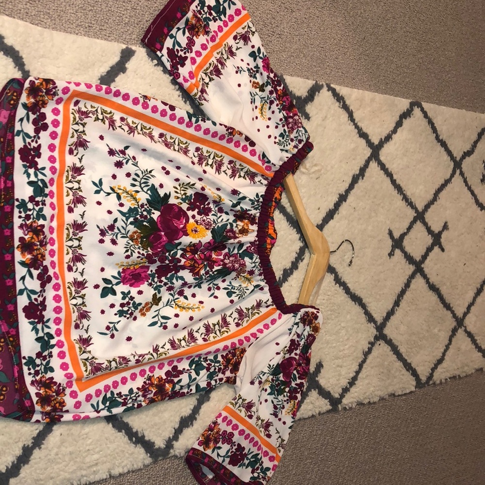 Floral flow top